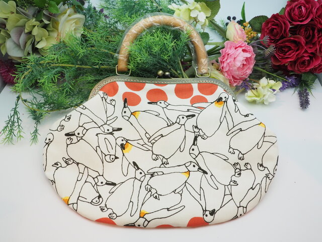 気持ち華やぐ☆がま口バッグ(口金26センチ)ペンギンの画像1枚目