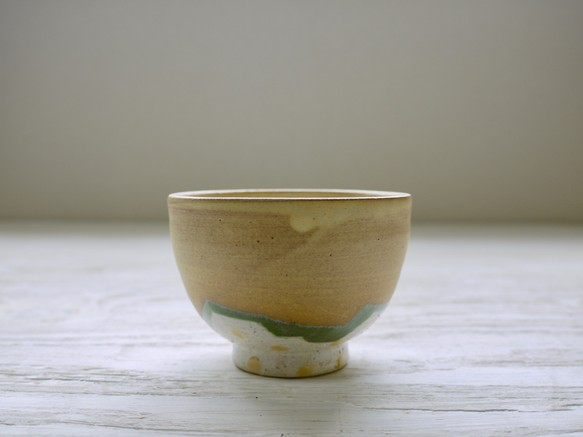 黄色マットの茶碗の画像1枚目