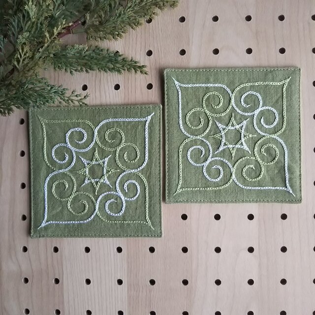 アイヌ刺繍入りコースター(草色)二枚セットの画像1枚目