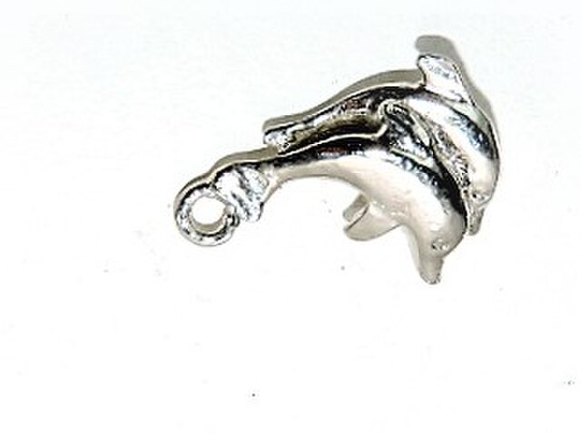 【アクセサリートップ】イルカ2(2個入り)丸環付きの画像1枚目