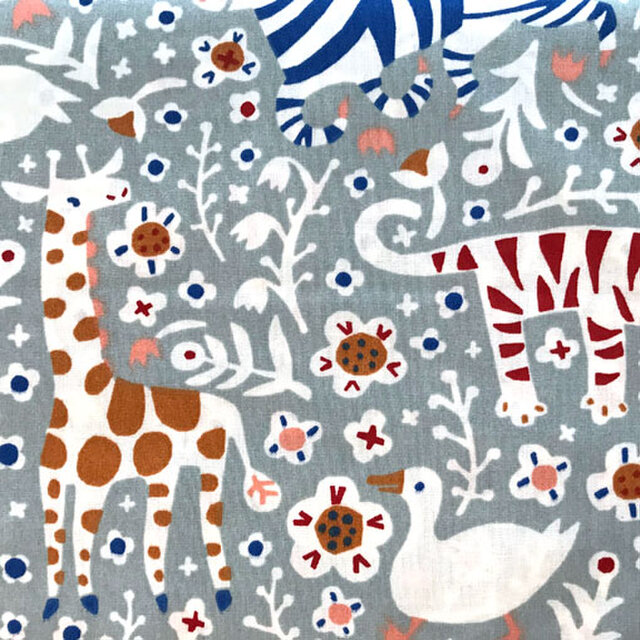 アメリカBirch プリントカットクロス Enchanted Kingdom おとぎ話の動物 オーガニックコットンの画像1枚目
