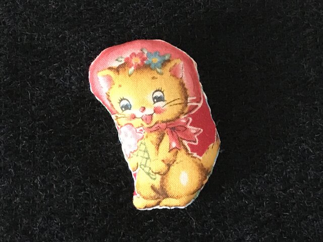 プリント布のブローチ 1の画像1枚目