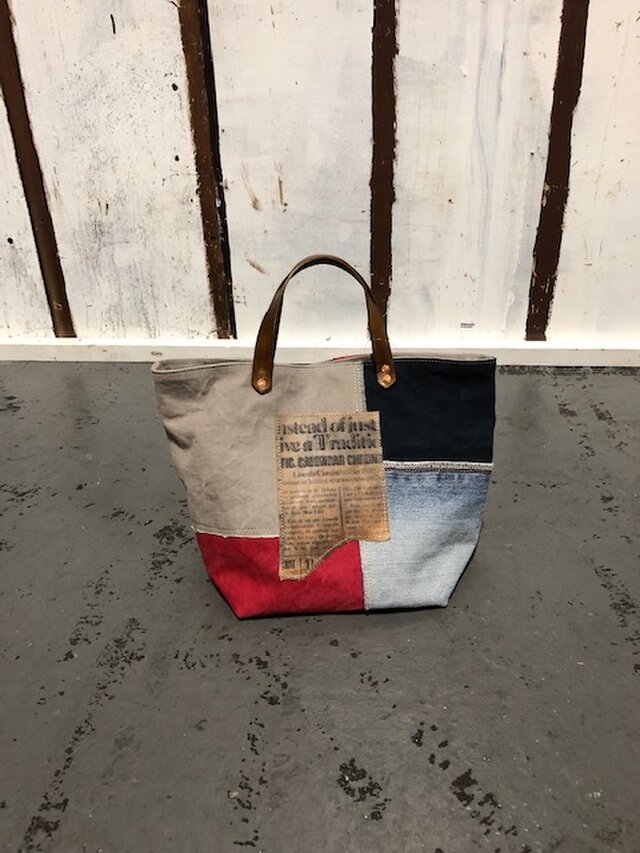 送料無料 ツギハギトートバッグ モノトーンレッドの画像1枚目