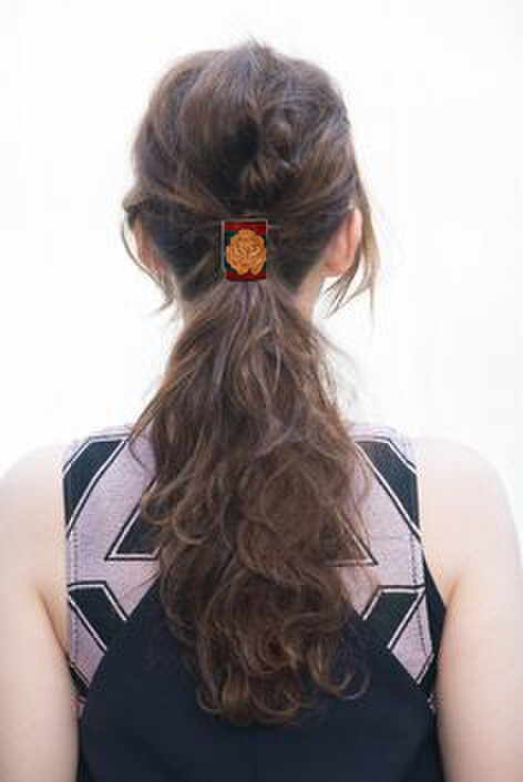 ヘアーカフス(バラ・赤ベース)の画像1枚目