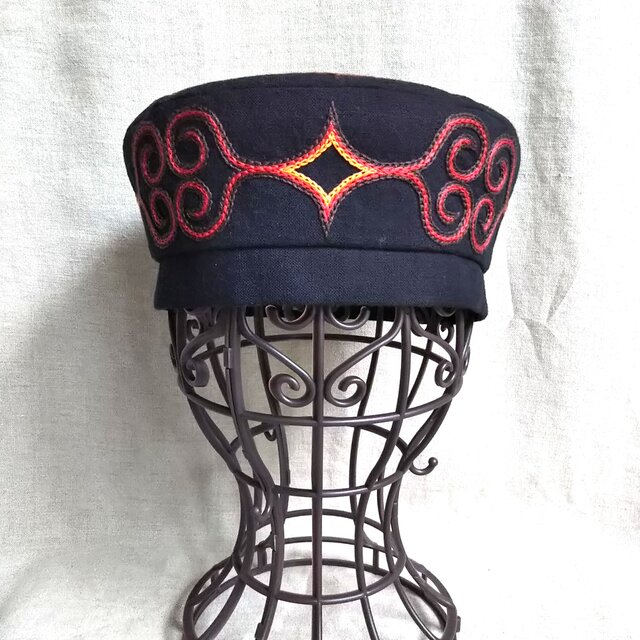 アイヌ刺繍入りベレー帽(黒)サイズ57㎝の画像1枚目