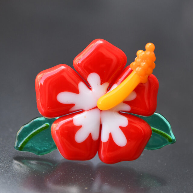 華やかなハイビスカス 帯留め&ブローチの画像1枚目