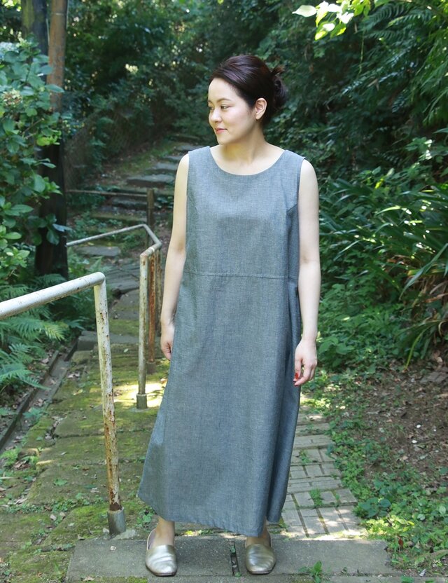 シンプルノースリーブワンピースの画像1枚目