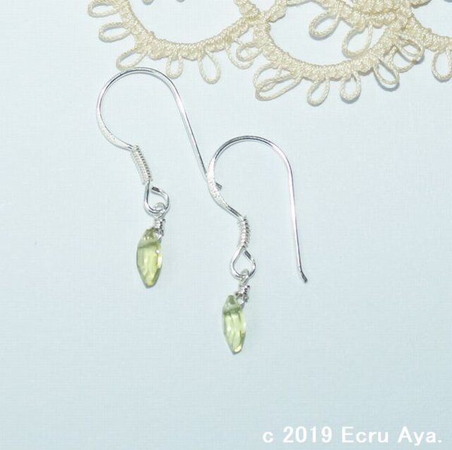 *秋の蛍*宝石質ペリドットのマーキスファセットカットのピアスの画像1枚目