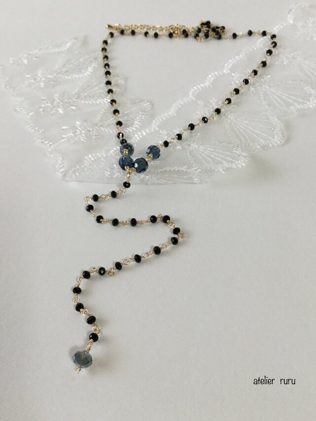 黒と紺のネックレスの画像1枚目