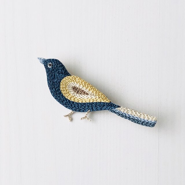 Little bird 刺繍のブローチ Sの画像1枚目