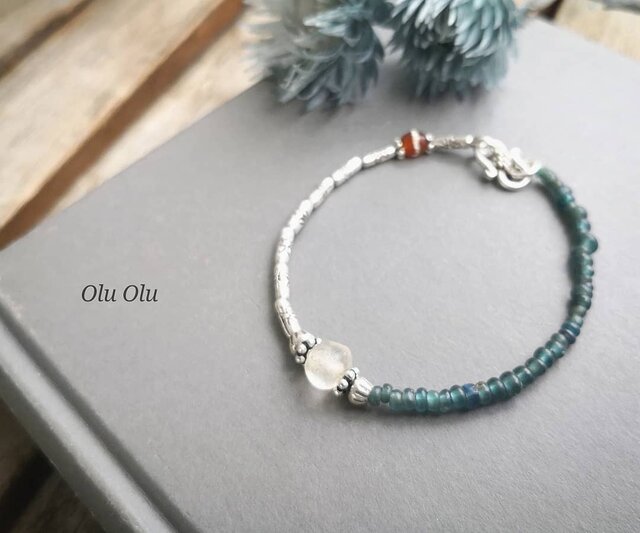 古代水晶&エッチドカーネリアン&インドパシフィックビーズのブレスレットの画像1枚目