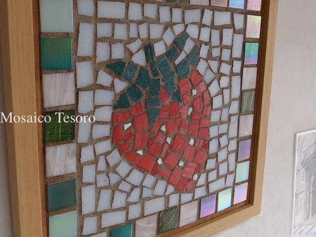 モザイクアートのいちご壁飾り インテリアアート カフェ開店のお祝いに R10621の画像1枚目