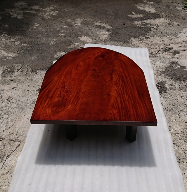 【送料無料】ケヤキ一枚板半楕円形ローテーブル・ダイニングテーブル 拭き漆仕上げ【一点もの】