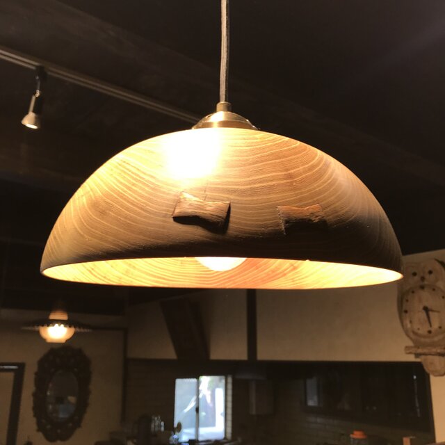 ハリエンジュのペンダントライト ボール型の画像1枚目