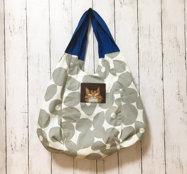 とら猫プリーツバッグ【グレイ】の画像1枚目