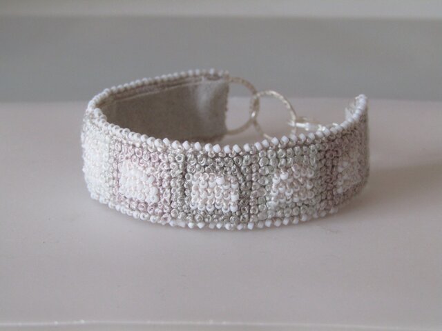 amulet 4「 carre 」手刺繍ブレスレットの画像1枚目