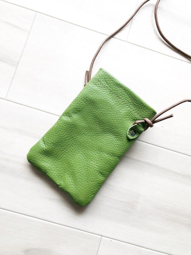 和風テイスト スマホ ポシェット ちょっとだけ 本革 シュリンク 抹茶 グリーンの画像1枚目