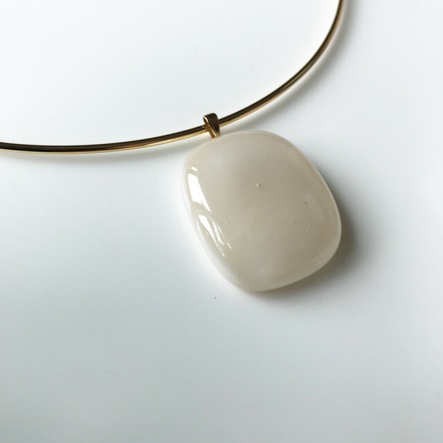 Glass necklace beige 02 の画像1枚目