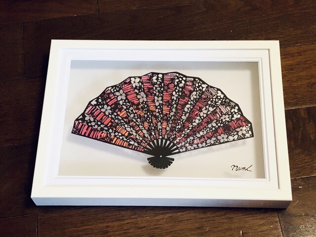 額装済み切り絵作品・桜の扇の画像1枚目