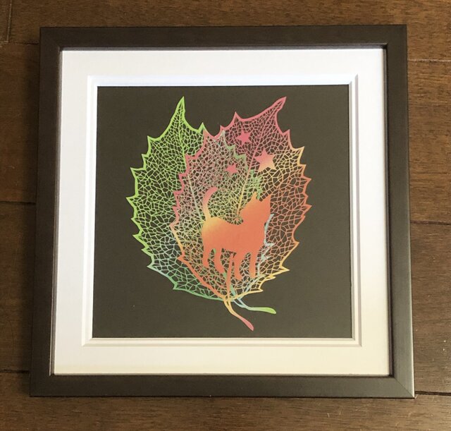 額装済み切り絵作品・葉っぱ猫の画像1枚目