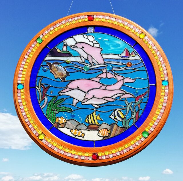 【仲良く泳ぐピンク親子イルカと熱帯魚とカメの海物語】❇️壁掛けの画像1枚目