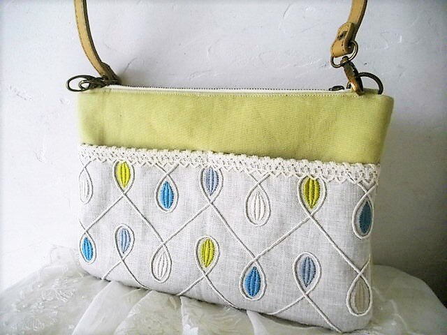 イギリスインテリア刺繍ファブリック&オリーブグリーンサコッシュの画像1枚目