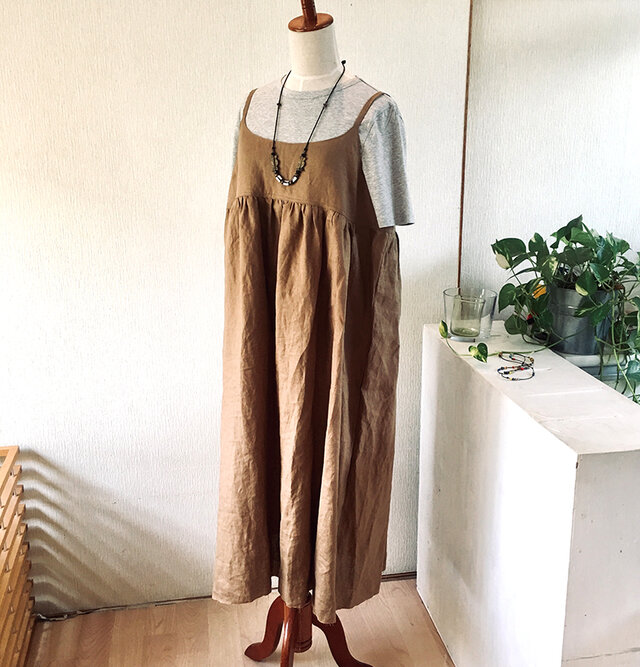キャミソールワンピース カフェオレカラーのフレンチリネンの画像1枚目