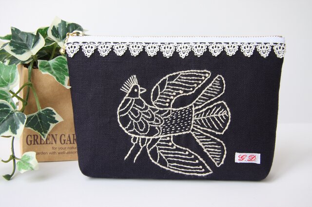 ●ハンドメイド●孔雀の手刺繍のポーチ 化粧ポーチ 通帳ケースの画像1枚目