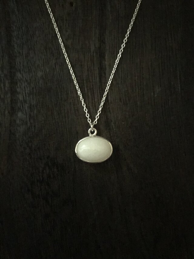 White jadeのpendantの画像1枚目