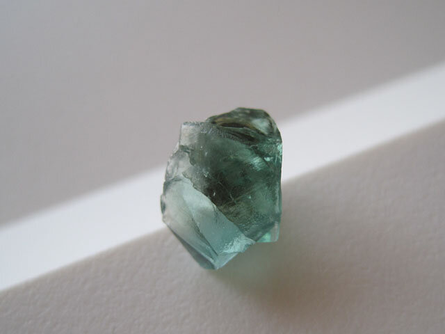 ロジャリーフローライト原石のピアス/蛍石/England Rogerly Mine 14kgf 片耳の画像1枚目