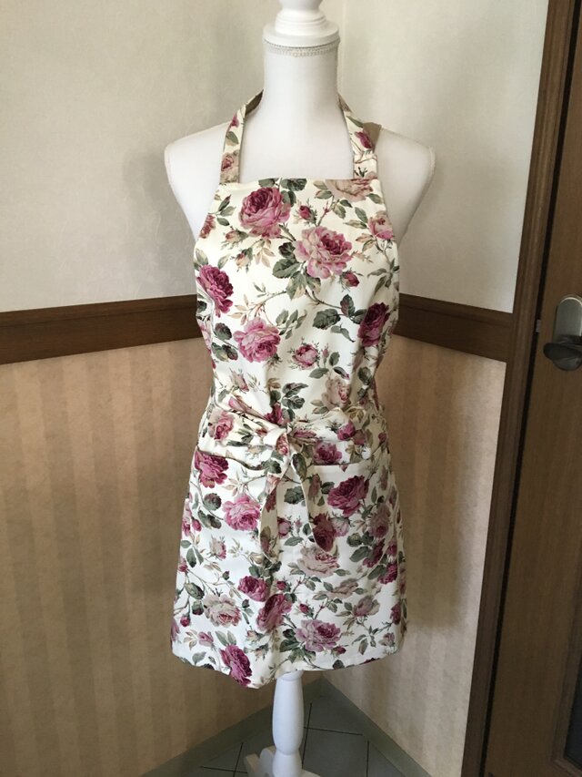 ロココ調クラシカルモダンな薔薇柄エプロンの画像1枚目