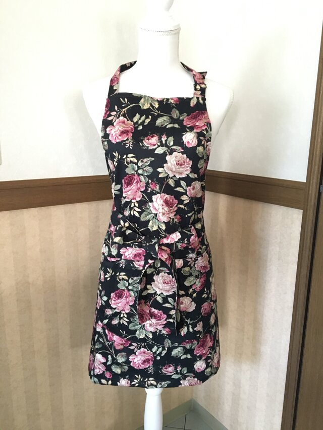 ロココ調クラシカルモダンな薔薇柄エプロンの画像1枚目