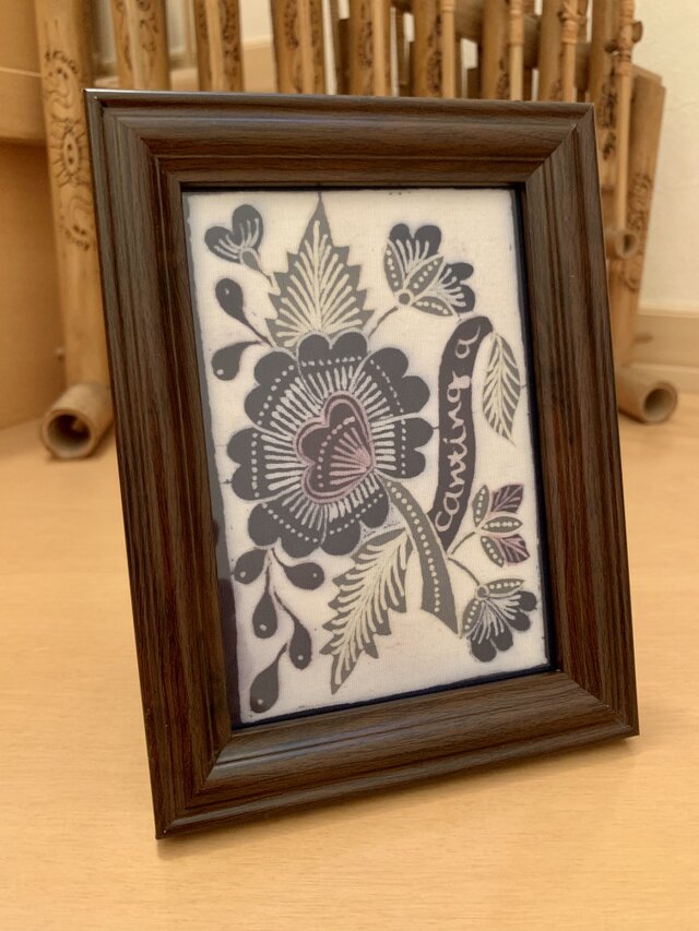額入り・インドネシアの花柄バティック〜手描き手染めバティック(ろうけつ染)〜の画像1枚目