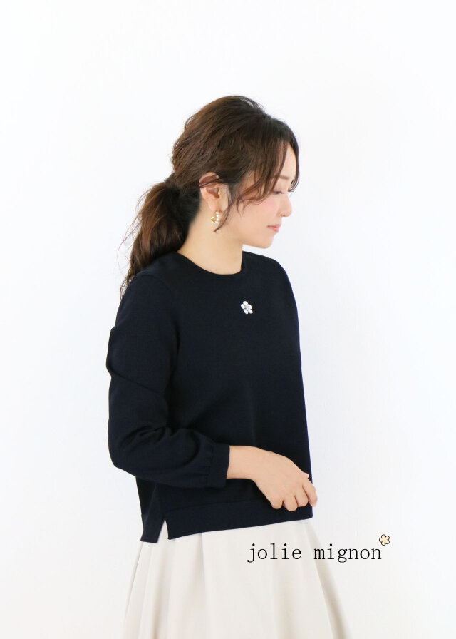【ジョリーミニョン】スワロフスキー付きフラワー ストレッチパフスリーブ長袖プルオーバー(ブラック)【日本製】の画像1枚目