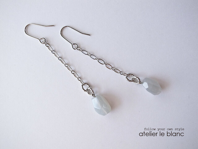 graceful gray #3 ~グレームーンストーンの一粒ピアス ~の画像1枚目