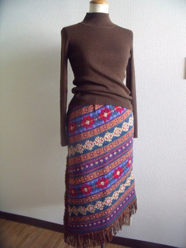 フリンジ付の編み込みスカート-