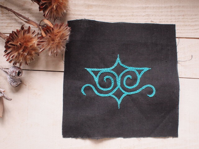 アイヌ刺繍のワッペン素材 封筒サイズ シャツやバッグ・ポーチなどにの画像1枚目