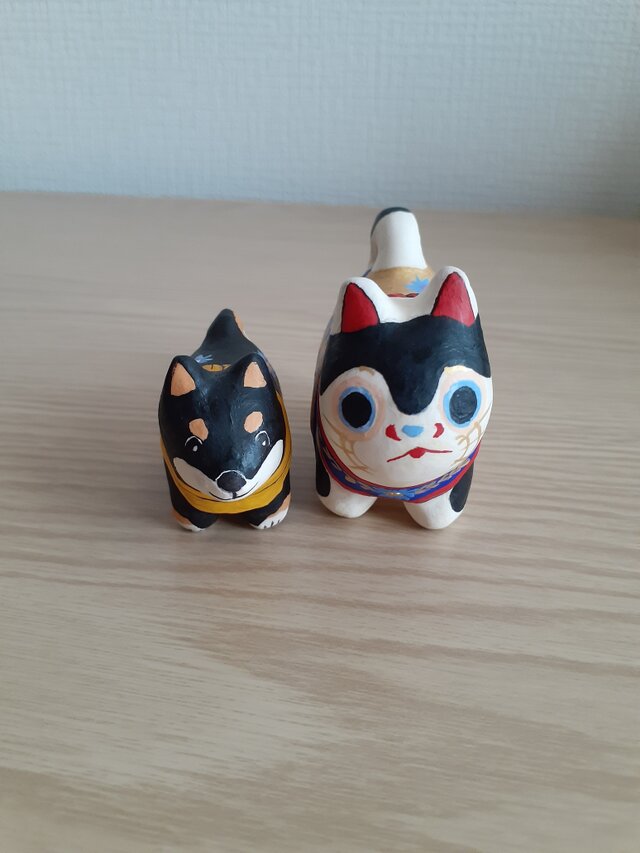 ブルーデージー摘みの犬張子ちゃんと黒柴ちゃんの画像1枚目