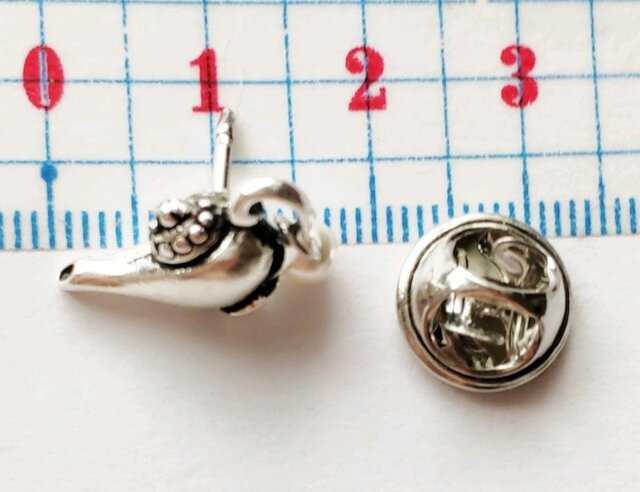 アラジンの魔法のランプ 願いのピンブローチ 】シルバー