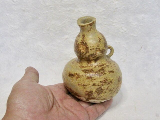 花柄陶器花瓶 二重ひょうたん型 今泉陶園 錦牡丹画花瓶（ひょうたん型、陶器）
