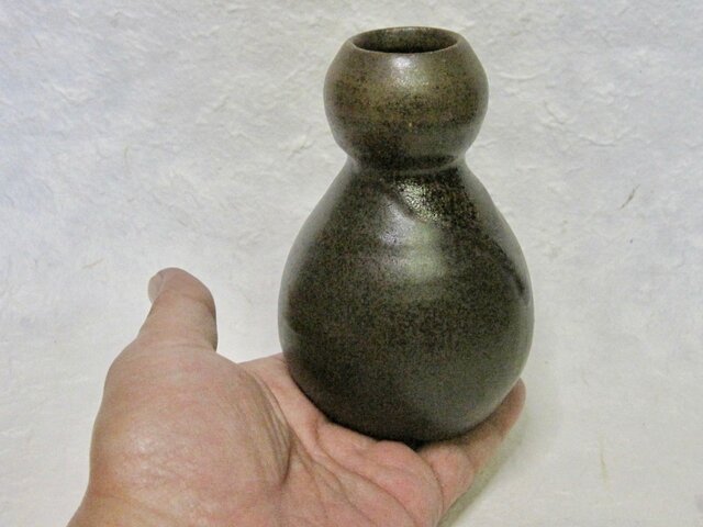 緑と黒の陶器花瓶 緑と黒の陶器花瓶