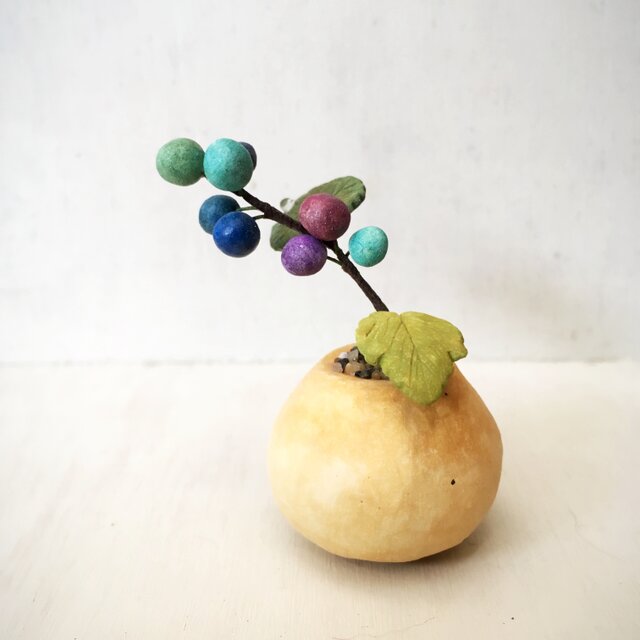 3158.bud 粘土の鉢植え 野ブドウ