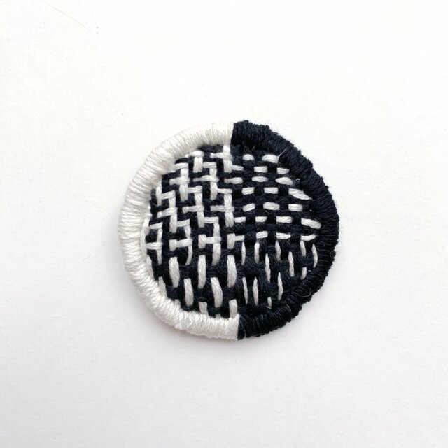 [ori ノイズ]  刺繍ブローチ