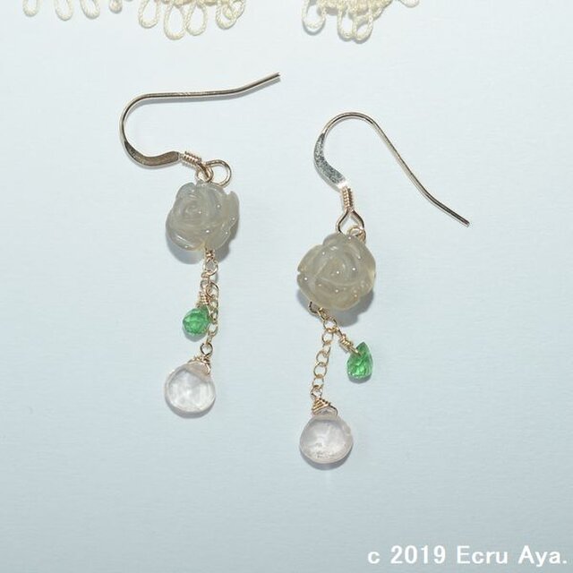 *秋の花園*グレーオニキスの薔薇のピアス