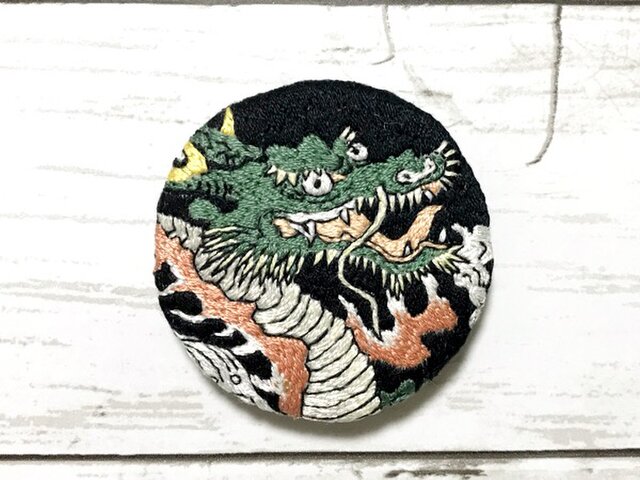 手刺繍浮世絵ブローチ*鍬形蕙斎(北尾政美)「八岐の大蛇」よりの画像1枚目