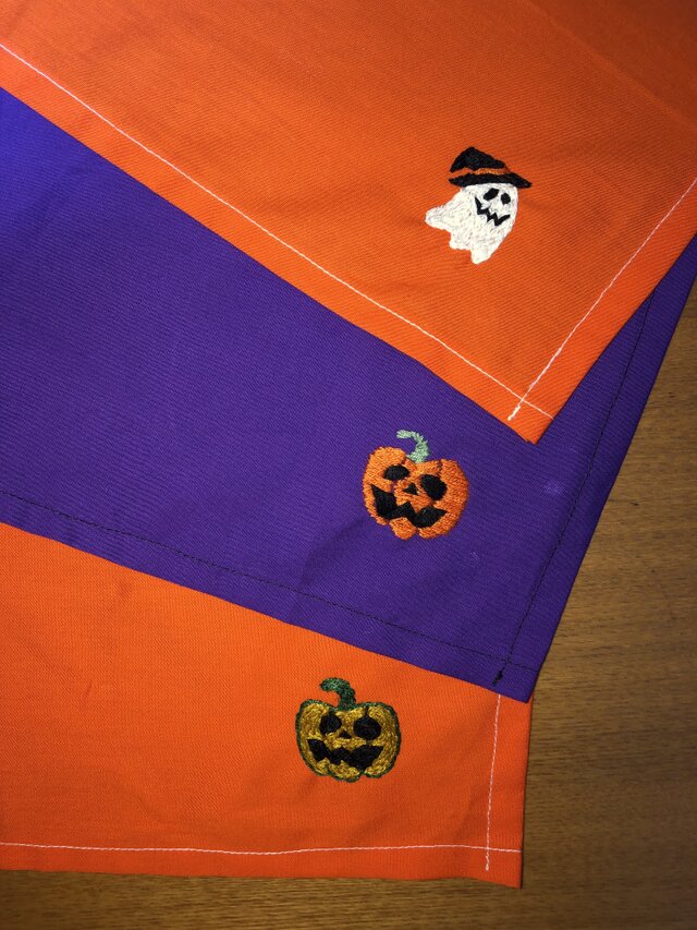 ハロウィンモチーフの刺繍ランチョンマット Iichi ハンドメイド クラフト作品 手仕事品の通販