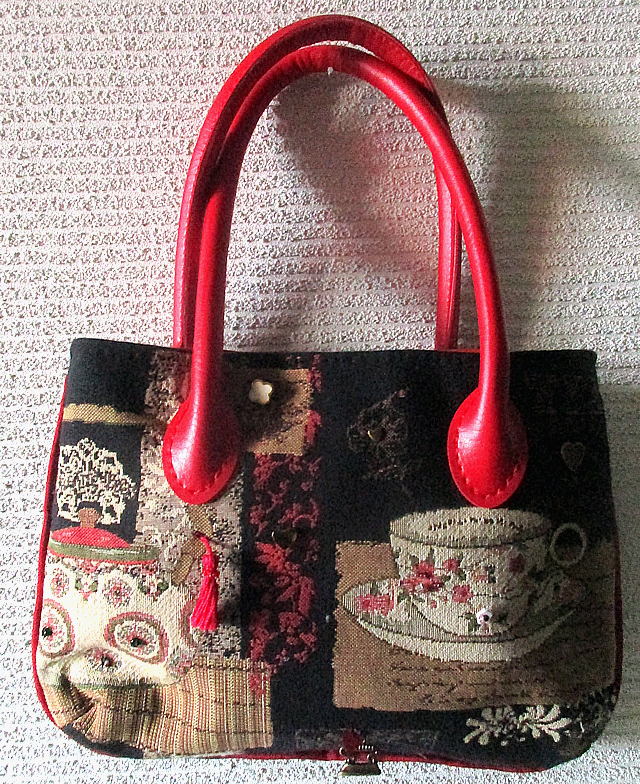 ゴブラン織りアクセサリーバッグ-茶器柄-赤