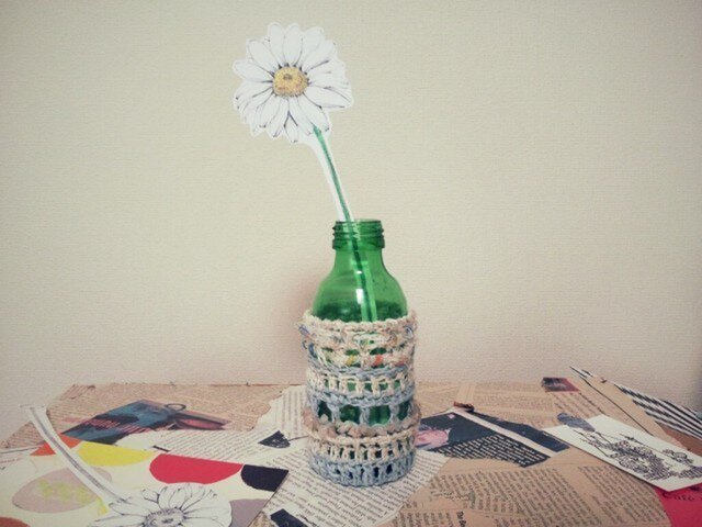 ペーパーフラワーと一輪挿し*knit spring BLの画像1枚目