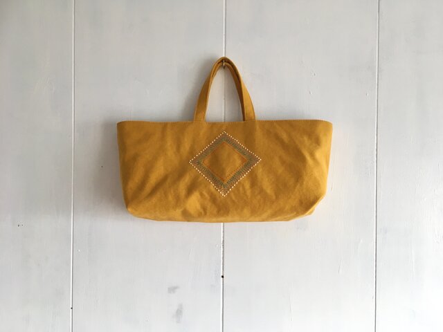 《sale》刺繍入り横長くったり黄色い鞄の画像1枚目