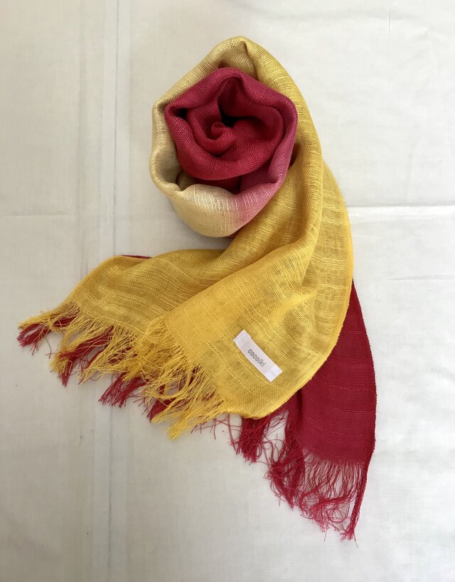 国産シルク100%手描き染めストール yellow&redの画像1枚目